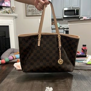 Michael kors tote bag.